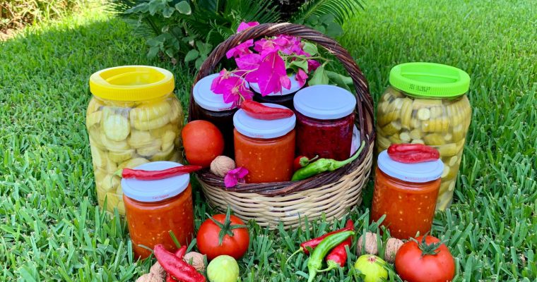 KIŞ YEMEKLERİNİN SIRRI YAZIN EMEĞİNDE SAKLI: DOMATES SOSU