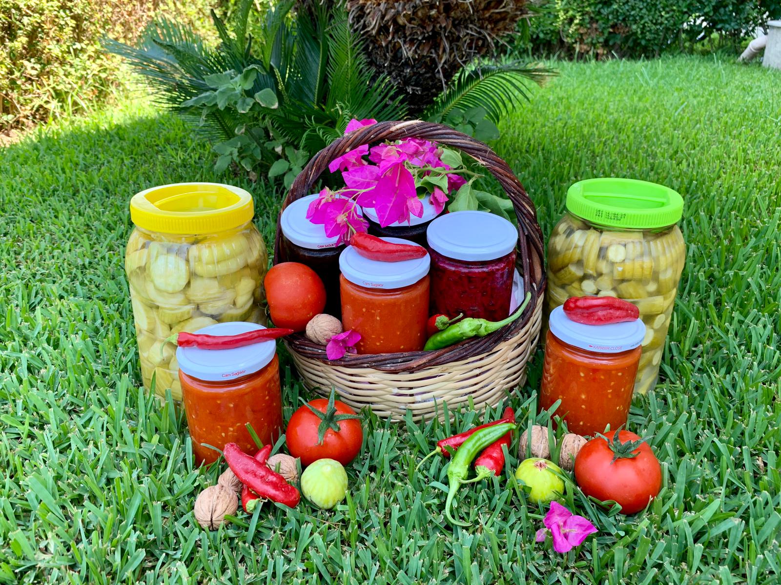 KIŞ YEMEKLERİNİN SIRRI YAZIN EMEĞİNDE SAKLI: DOMATES SOSU